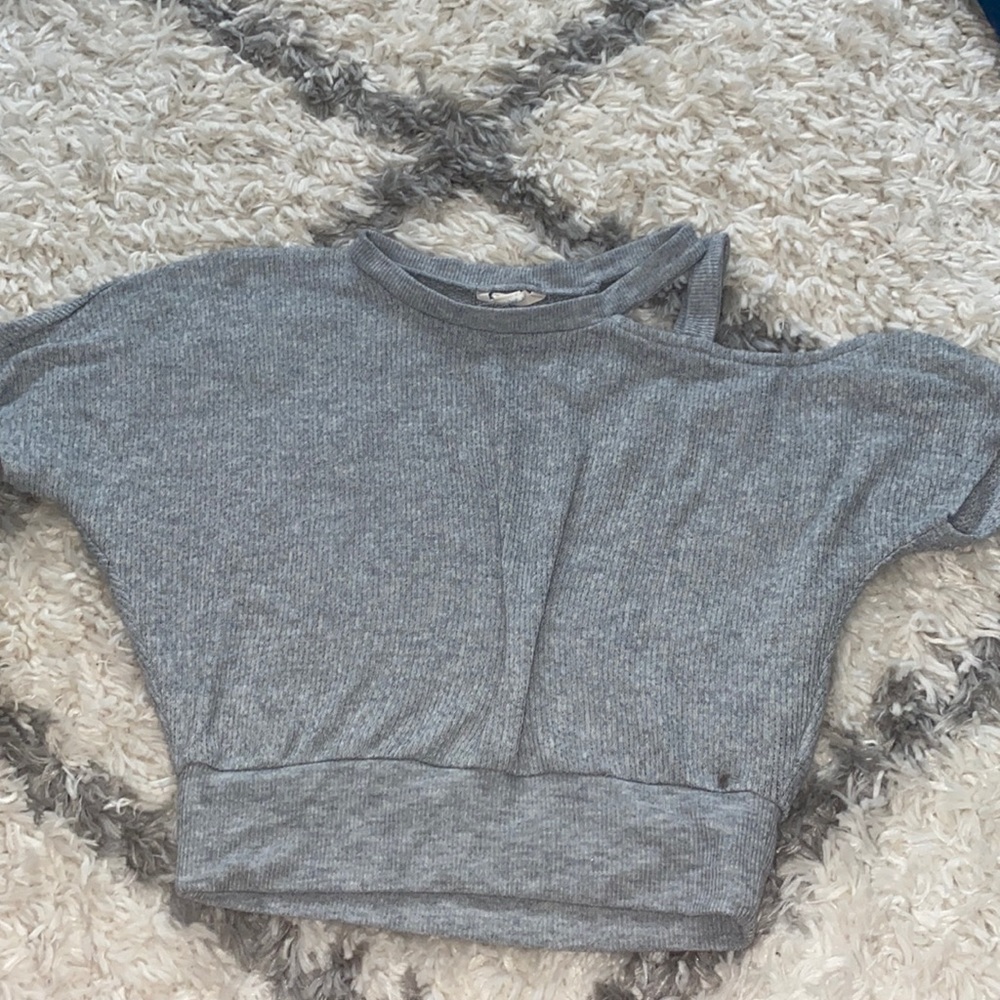 Crop top off one shoulder